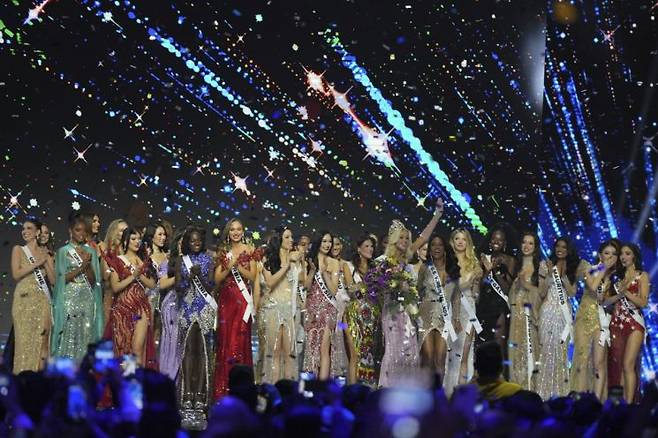 1952년 캘리포니아의 의류 회사 퍼시픽 밀스의 후원하에 시작된 미스 유니버스는 미스 월드, 미스 인터내셔널, 미스 어스와 함께 세계 4대 미인 대회로 꼽힌다. 이 가운데, 올해 미스 유니버스 대회는 18~28세로 제한했던 참가 자격 조건을 72년 폐지했다. AP연합뉴스