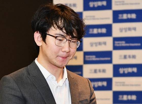 18일 진위청을 꺾고 삼성화재배 결승에 오른 딩하오. 삼성화재배 2연패를 노린다. 사진 한국기원