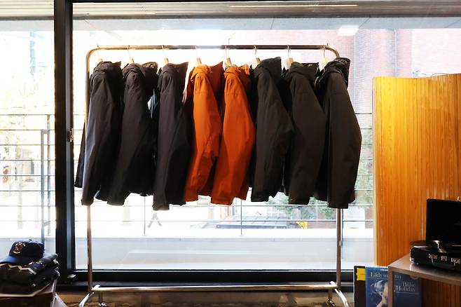 ‘히스 헤지스(HIS HAZZYS)’ 남성 편집숍 ‘하바티(HAVATI)’와 협업한 겨울 아우터 컬렉션발매