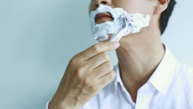 잘못된 방법으로 면도를 하면 염증이 더 잘 생길 수 있다｜출처: 클립아트코리아