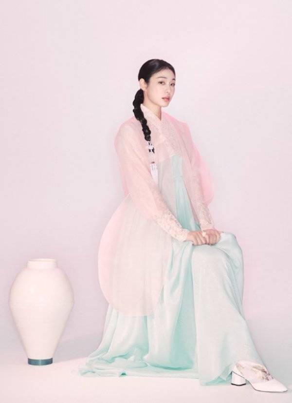 한복웨이브에 참여한 피겨 스타 김연아의 한복 패션화보.