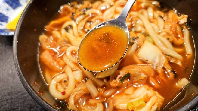 20241119_083221.jpg 행담도 휴게소에서 김치냄비우동