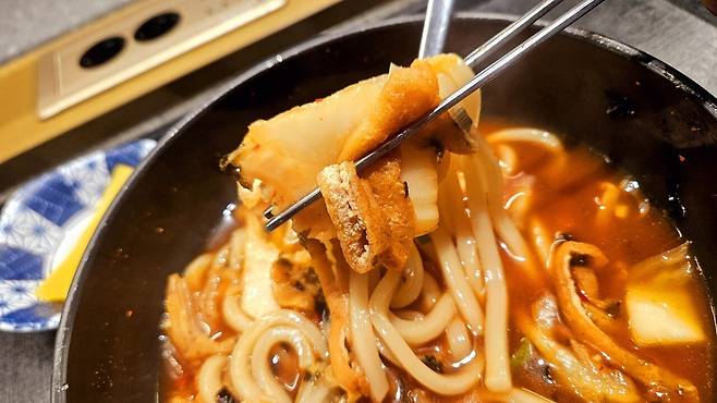 20241119_083331.jpg 행담도 휴게소에서 김치냄비우동