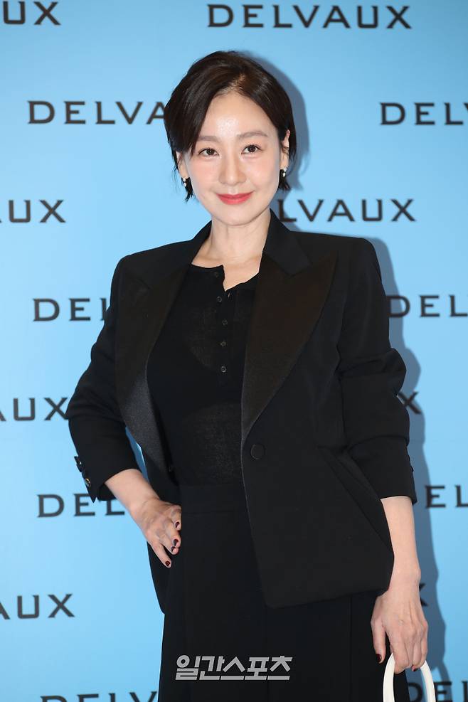 배우 이미연이 18일 오전 서울 서초구 신세계백화점 강남점에서 열린 벨기에 럭셔리 브랜드 '델보(DELVAUX)' 팝업스토어 오픈 포토월 행사에 참석해 포즈를 취하고 있다. 서병수 기자 qudtn@edaily.co.kr /2023.08.18/