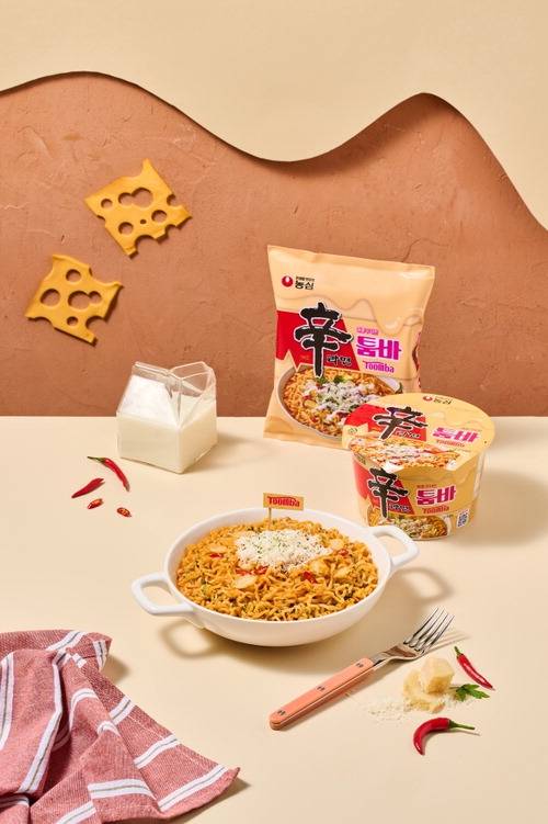 신라면 툼바 용기면.  농심