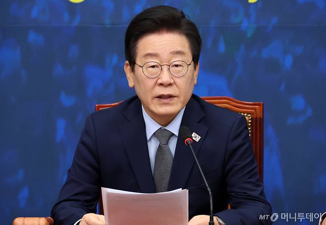 [서울=뉴시스] 조성우 기자 = 이재명 더불어민주당 대표가 20일 오전 서울 여의도 국회에서 열린 최고위원회의에서 발언하고 있다. 2024.11.20. xconfind@newsis.com /사진=조성우
