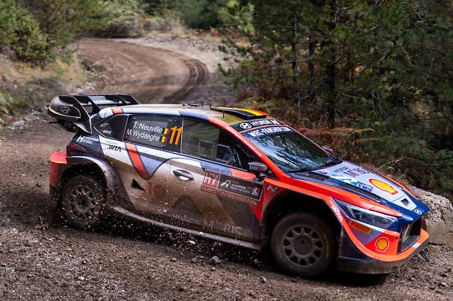 2024 WRC 그리스 랠리에서 질주하는 현대 월드랠리팀 ‘i20 N Rally1 하이브리드’ 경주차 /사진=현대차