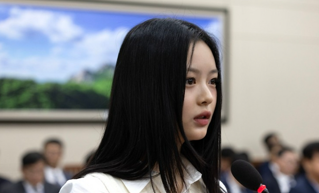 국감에 출석한 뉴진스 하니. 국회사진기자단.