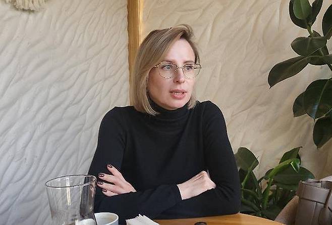 인터뷰하는 심리상담사 올가 프타시니크씨 (키이우=연합뉴스) 안희 특파원 = 심리상담사 올가 프타니시크(44)씨가 19일(현지시간) 우크라이나 키이우 시내의 한 커피숍에서 연합뉴스와 인터뷰하고 있다. 2024.11.20 prayerahn@yna.co.kr