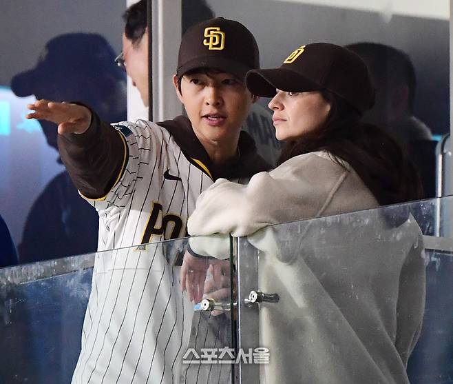 송중기 부부. 사진 | 스포츠서울 DB