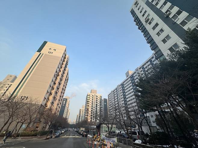 강남구 일원동 수서1단지 아파트. 단지내에 분양아파트와 SH임대아파트가 섞여있다. 서영상 기자