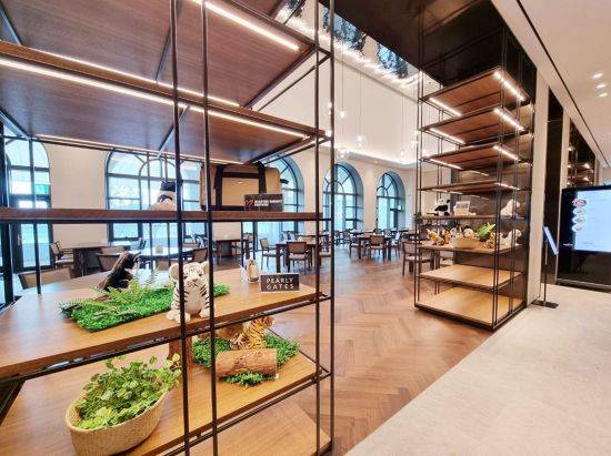 감곡CC 레스토랑에선 현지에서 생산된 재료를 갖고 만든 요리를 즐길 수 있다. 사진제공=감곡CC