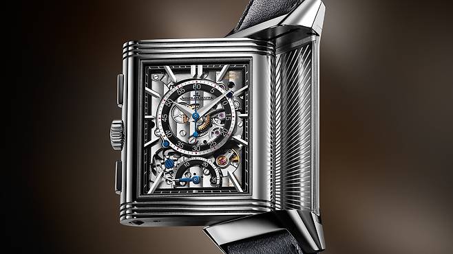 크로노그래프 기능을 탑재한 케이스 뒷면의 스켈레톤 다이얼. 현재 시각도 확인할 수 있다. [사진 예거 르쿨트르]