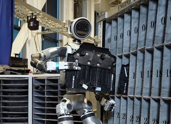 보스턴 다이내믹스 아틀라스가 카메라를 통해 부품을 인식하는 모습. 현대차그룹 제공