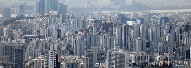 [서울=뉴시스] 김선웅 기자 =  19일 서울 시내 아파트단지의 모습. 2024.11.19.