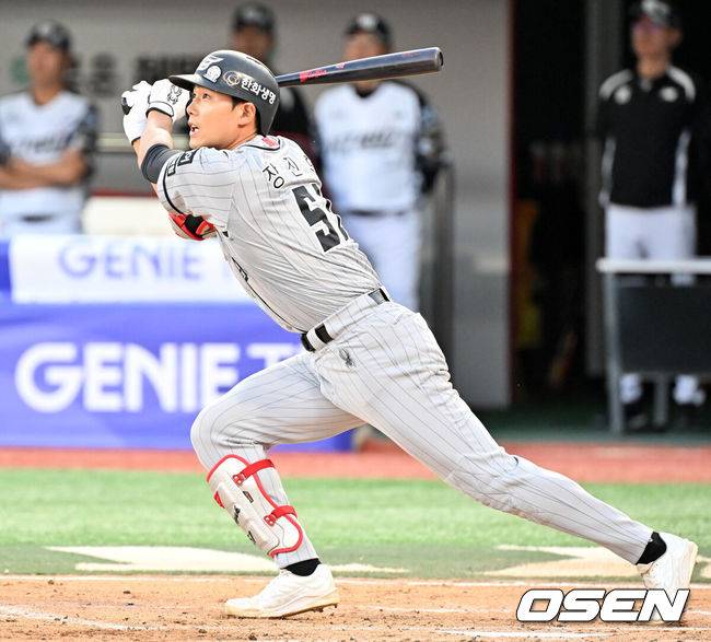 [OSEN=수원, 민경훈 기자] 2회초 2사 주자 1,3루 한화 장진혁이 좌중간 2타점 적시 2루타를 때리고 있다. 2024.06.04 / rumi@osen.co.kr