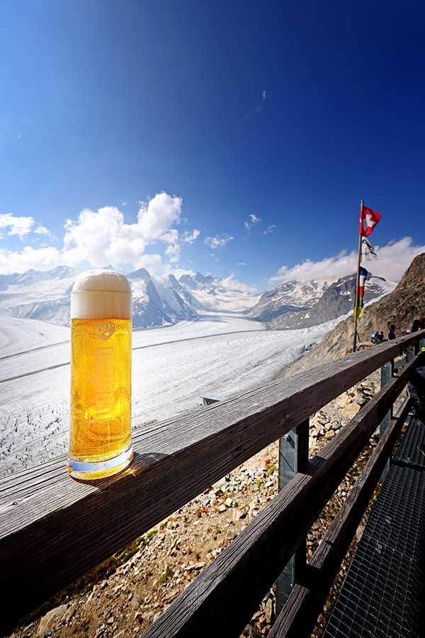 콩코르디아산장의 생맥주. 인터라켄의 양조장 루겐브로이에서 만든 '융프라우' 맥주. 구수하면서도 시원하고, 목 넘김이 부드러운 맥주 맛은 두고두고 잊기 어려울 것 같다.