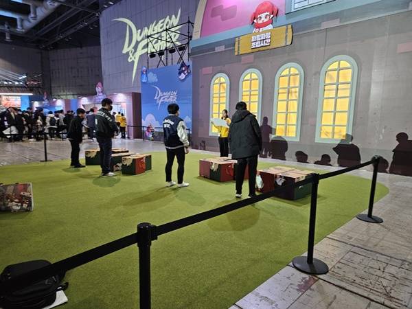 - 캐릭터 일러스트를 빠르게 맞춰야하는 파핑파핑 조립시간