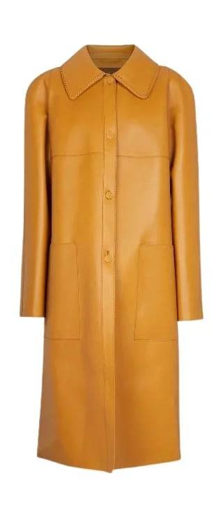 클래식한 디자인의 컬러 가죽 롱코트. 로로 피아나.