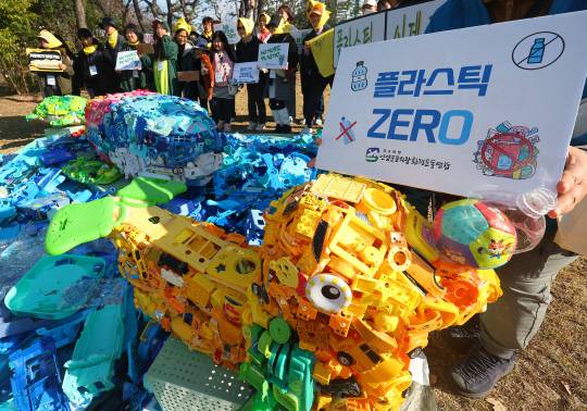 국제플라스틱협약 앞두고 '노 플라스틱' 캠페인 [연합뉴스]