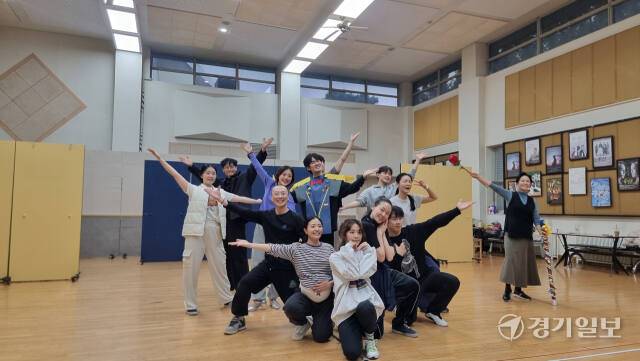 지난 20일 진행된 ‘신데룰라 이야기’ 연습현장은 유쾌한 이야기에 걸맞게 웃음이 가득했다. 이나경기자