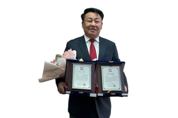 ‘2024 대한검도회 표창식 겸 검도인의 밤’에서 일반부 우수지도자상과 우수단체상을 수상한 정병구 광명시청 감독.광명시청 제공