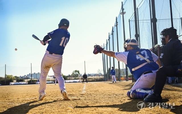 이번 대회 3·4위전에서 귀족과 ABBA가 치열한 경기를 펼치고 있다. 홍기웅기자