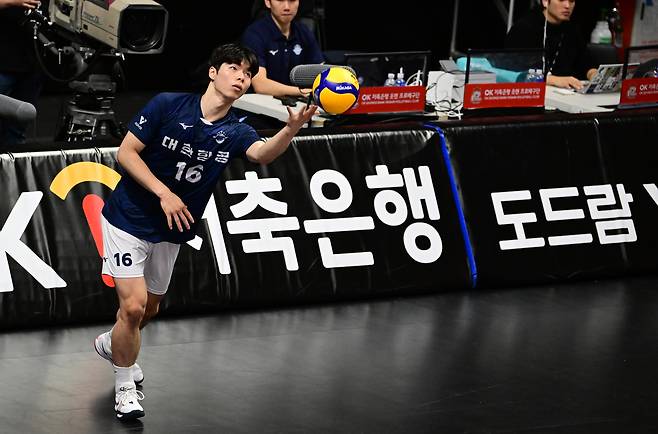 2024-25시즌 서브 1위를 달리고 있는 정한용. (한국배구연맹 제공)