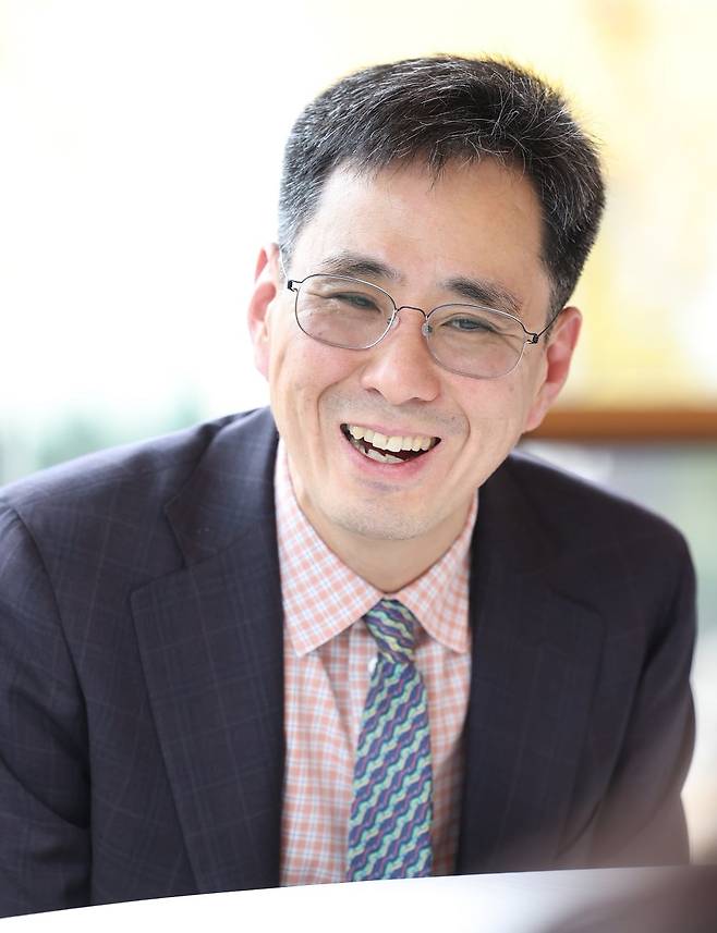 허준렬 미국 하버드대 의과대학 면역학과 교수가 21일 서울 중구 웨스틴조선서울호텔에서 열린 제12회 ‘헬스케어 이노베이션 포럼(HIF)’ 기조강연 발표를 마치고 인터뷰하고 있다. /조선비즈