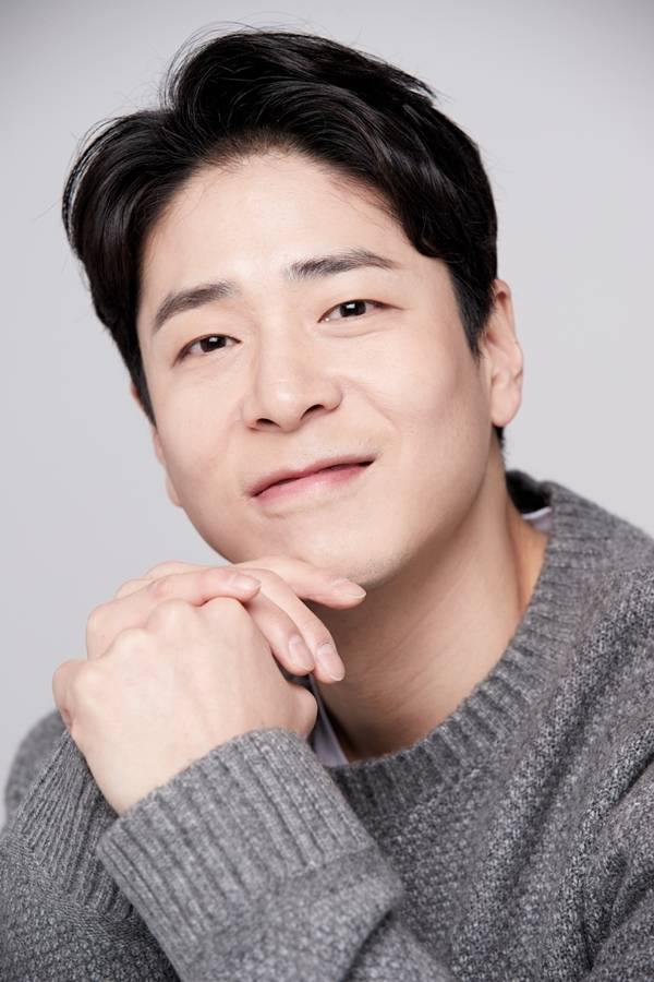 배우 홍우진 메리고라운드컴퍼니