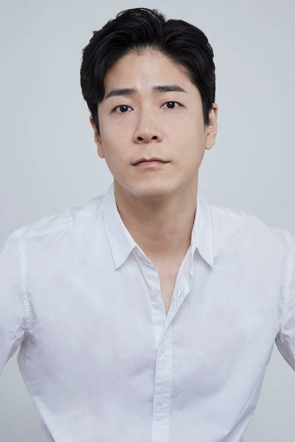 배우 홍우진 메리고라운드컴퍼니