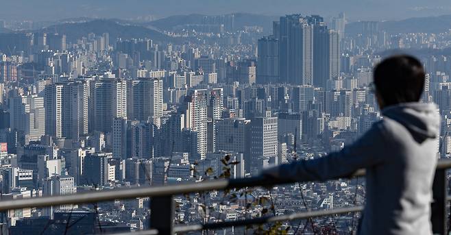 지난 25일 서울 남산에서 바라본 아파트 단지의 모습./뉴스1