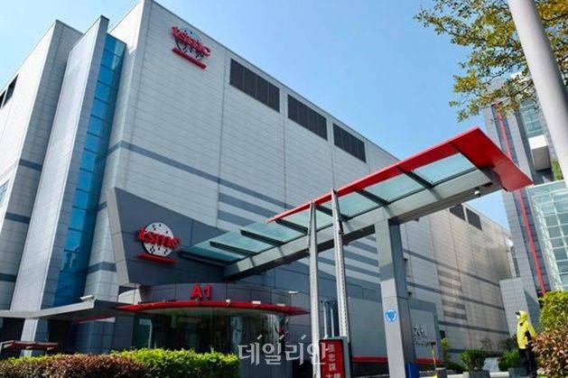 세계 최대 파운드리 대만 북부 TSMC 신주과학단지 본사. ⓒ AFP/연합뉴스