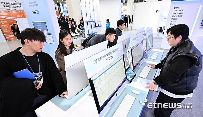 지난해 열린 소프트웨이브 2023 더존비즈온 부스.