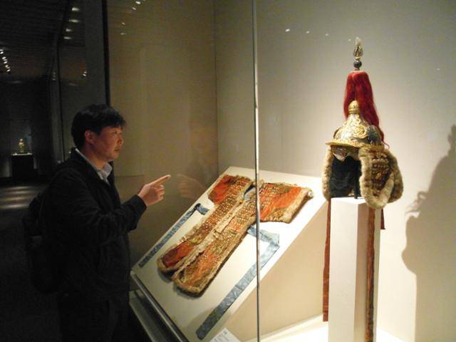 2013년 1월 일본 도쿄국립박물관에 소장된 오구라 컬렉션의 일부로 처음 공개된 고종황제의 투구와 갑옷. 한국일보 자료사진