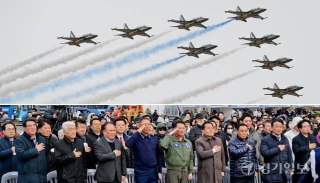 26일 오후 수원시 공군 제10전투비행단에서 열린 '수원기지 주둔 70주년 기념 부대개방 행사'가 열렸다. (위부터) 공군 특수비행팀 블랙이글스가 기지 상공을 특수 비행하고 있다. 이재준 수원특례시장, 이재식 수원특례시의회 의장, 김영진·염태영 국회의원, 김훈경 제10전투비행단장, 신항철 경기일보 대표이사 회장 등 내빈과 시민들이 국민의례를 하고 있다. 윤원규기자