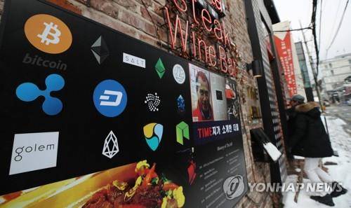 음식 드시고 비트코인으로 결제하세요 (서울=연합뉴스) 임헌정 기자 = 가상화폐 비트코인 투자 열풍이 급속히 확산하고 있는 가운데 국내 일반 상점에서도 비트코인을 비롯한 가상화폐를 받는 곳이 늘고 있다. 사진은 18일 서울 용산구의 한 레스토랑. 2017.12.18