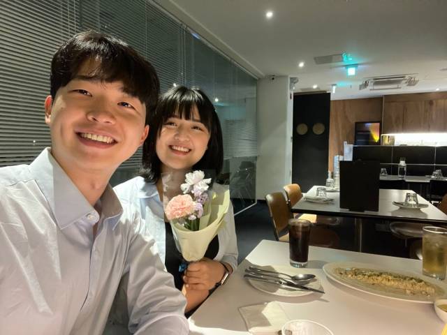 '솔라커플'로 커플 인스타그램을 운영하는 김유림·송요셉씨.솔라커플 제공