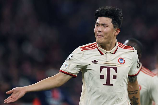 ▲ 바이에른 뮌헨 철기둥 김민재가 파리 생제르맹과의 챔피언스리그 리그 페이즈 5차전에서 헤더로 결승골을 넣으며 1-0 승리를 이끌었다. ⓒ연합뉴스/AFP