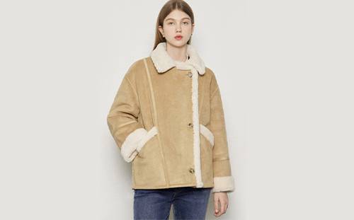 리스트의 퍼 카라 무스탕 자켓. [자료:네이버]