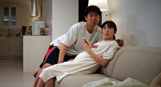 요즘 커플들의 주거 및 육아에 관한 현실을 풍자한 독립영화 ‘딜리버리’가 개봉했다. [사진 마노엔터테인먼트]