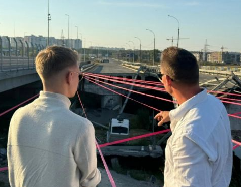 우크라이나 전쟁 관광 상품을 운영하는 여행사 ‘캐피털 투어스 앤 트랜스퍼스 키이우’가 페이스북에 올린 사진.