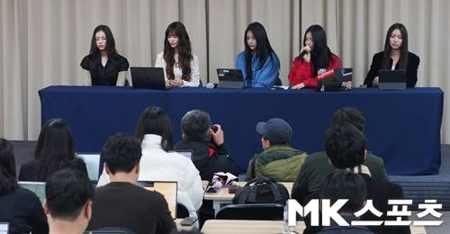 28일 오후 뉴진스(NewJeans, 민지, 하니, 다니엘, 해린, 혜인)가 전속계약해지 관련 긴급 기자회견을 진행했다. 사진=사진공동취재단