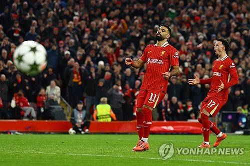 리버풀이 28일(한국시간) 영국 리버풀에 있는 안필드에서 열린 레알 마드리드(스페인)와의 2024-2025시즌 유럽축구연맹(UEFA) 챔피언스리그 리그 페이즈 5차전에서 2-0으로 승리했다.&nbsp;  음바페와 모하메드 살라가 모두 페널티킥을 실축했지만, 리버풀이 2골을 만들면서 레알을 홈에서 잡았다. 지난 2009년 챔피언스리그 조별리그에서 승리한 뒤 15년 만에 레알 상대 홈 승리를 따냈다.&nbsp;연합뉴스