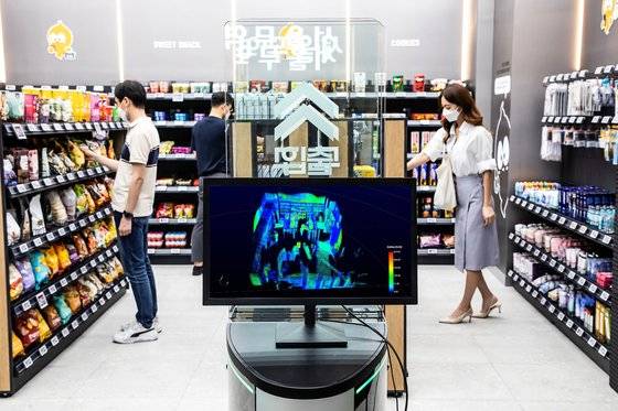 AI 기술을 고도화한 무인매장.