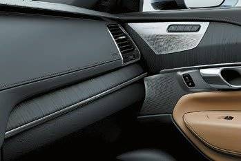 바워스&윌킨스(B&W) 사운드 시스템.