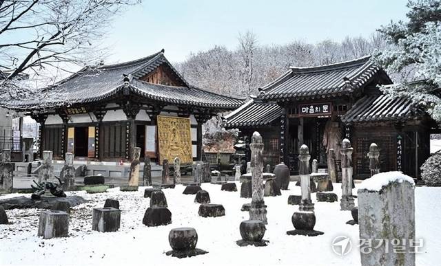 목아 박물관 외부에는 큰 말씀의 집과 마음의 문을 볼 수 있다. 홍기웅기자