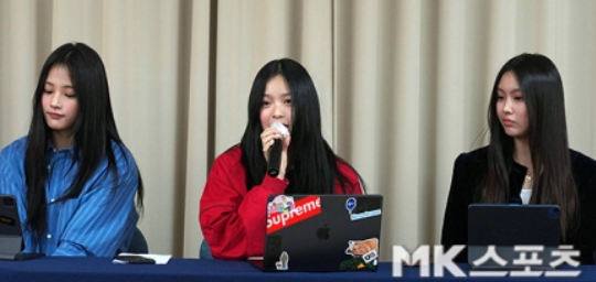뉴진스가 소속사 어도어와의 전속계약 해지를 선언하며 K-팝 업계가 긴장감에 휩싸였다.사진=사진공동취재단