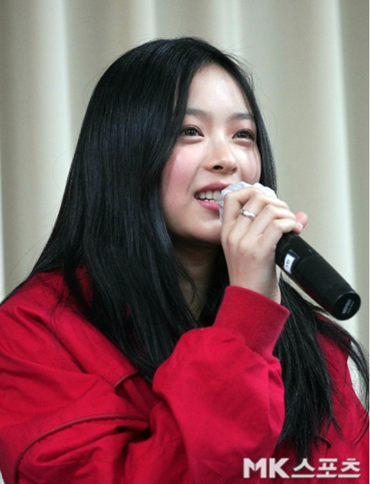 데뷔 이후 K-팝의 새 아이콘으로 자리 잡은 뉴진스의 전속계약 논란은 단순한 소속사 분쟁을 넘어 업계 전체에 큰 파장을 미칠 것으로 보인다.사진=사진공동취재단