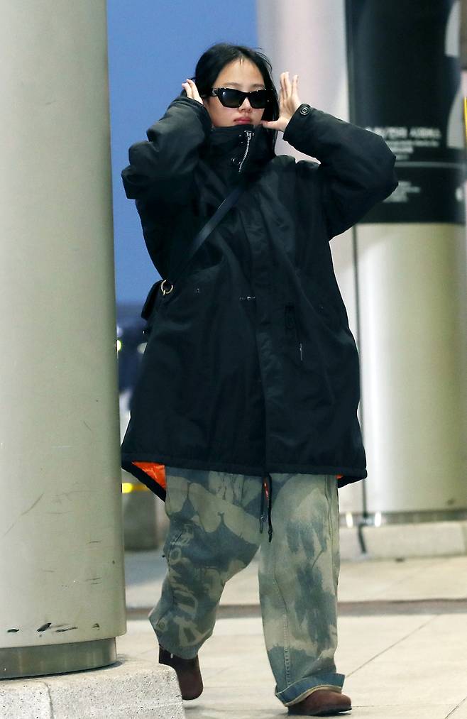 일본 행사 차 출국하는 뉴진스 민지. 사진ㅣ뉴스1